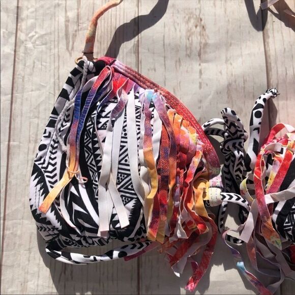 Raising triangle top with ruffles size Small with tags Ipsy bag - Picture 4 of 11